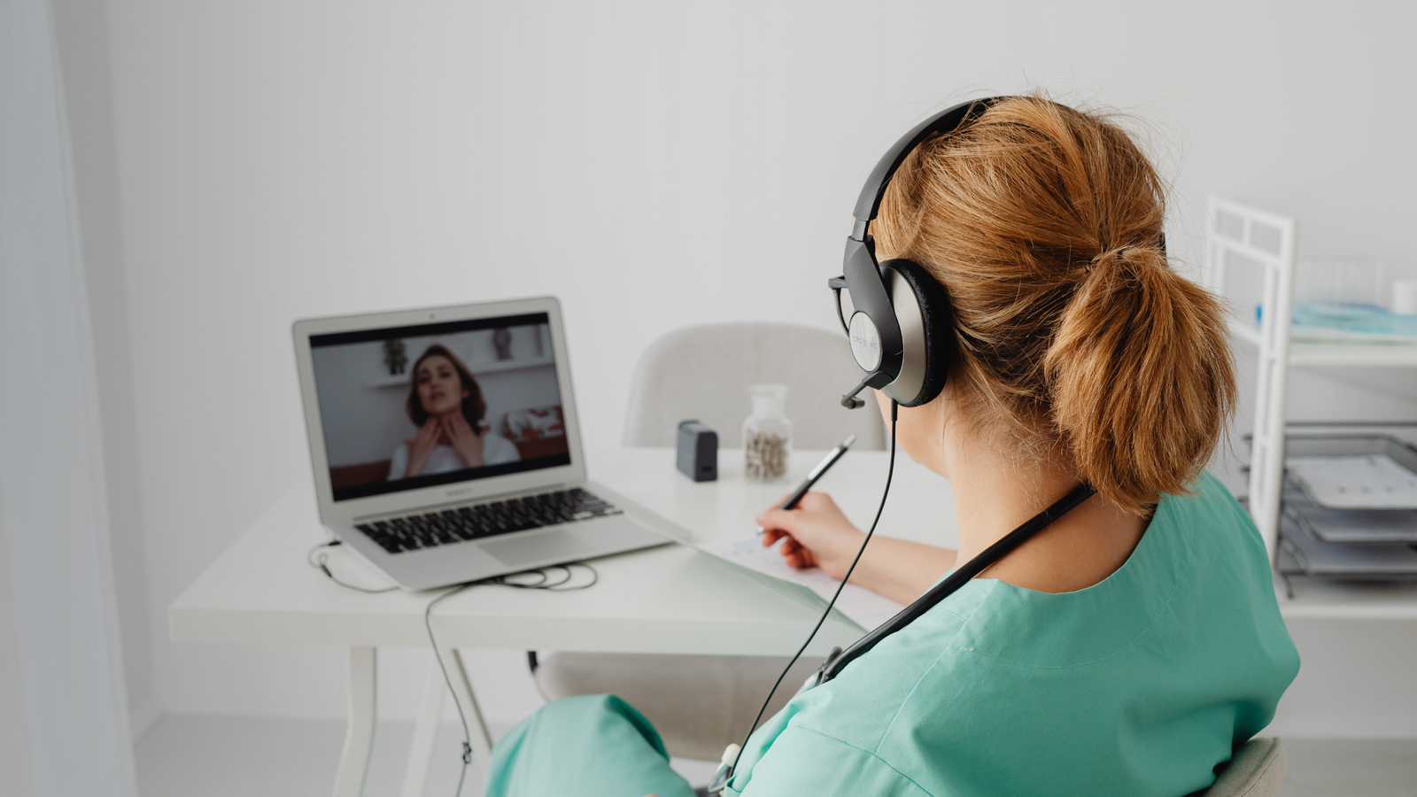 Trust & Privacy in Online Healthcare Platforms